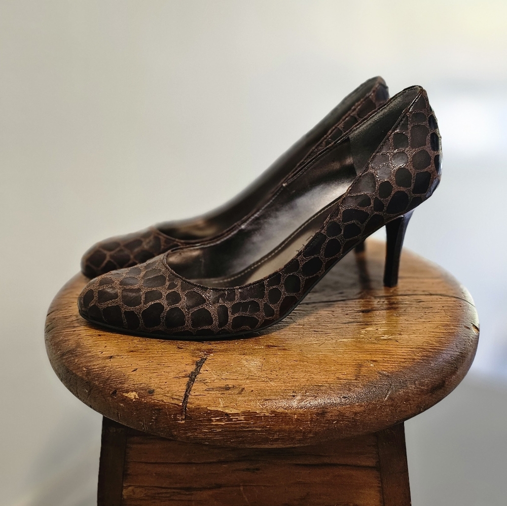 Marc Fisher leather pumps, size 8.